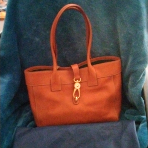 Dooney & Bourke Handbags - Dooney and Bouke Large Amelie